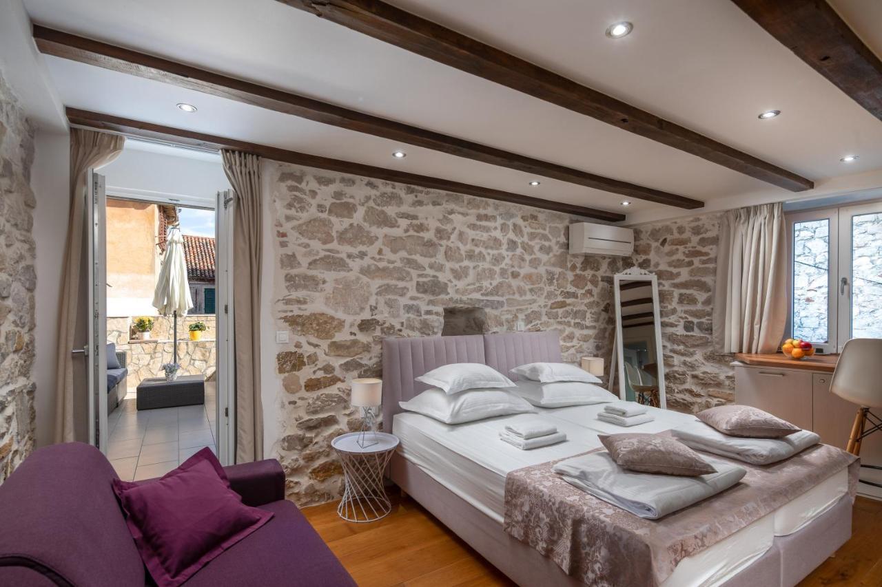 Awesome Stone House Hotel สปลิท ภายนอก รูปภาพ