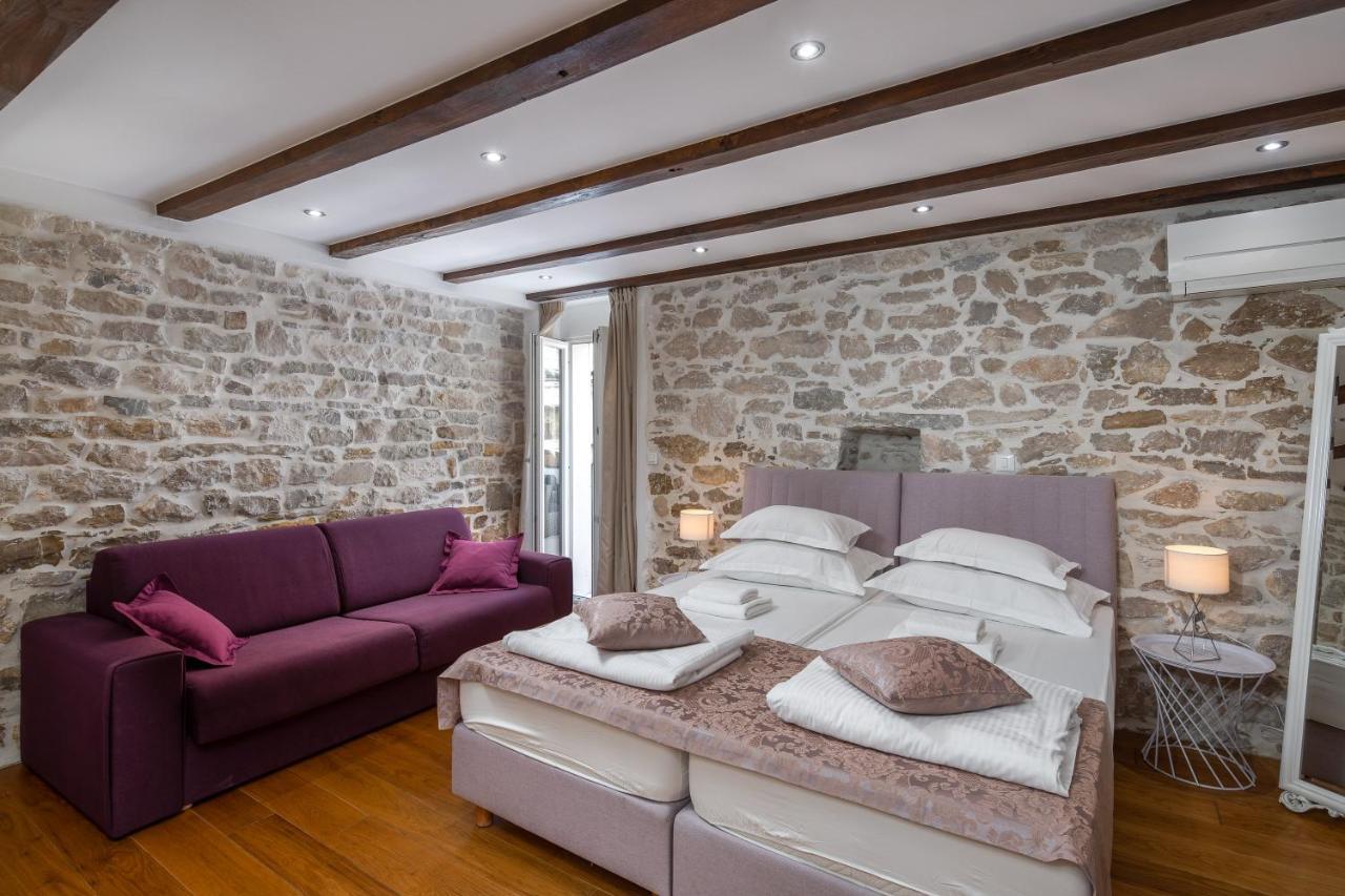 Awesome Stone House Hotel สปลิท ภายนอก รูปภาพ