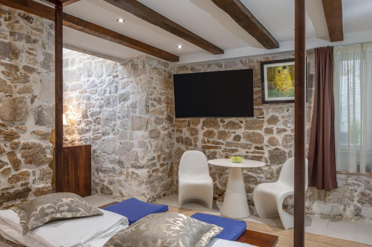 Awesome Stone House Hotel สปลิท ภายนอก รูปภาพ