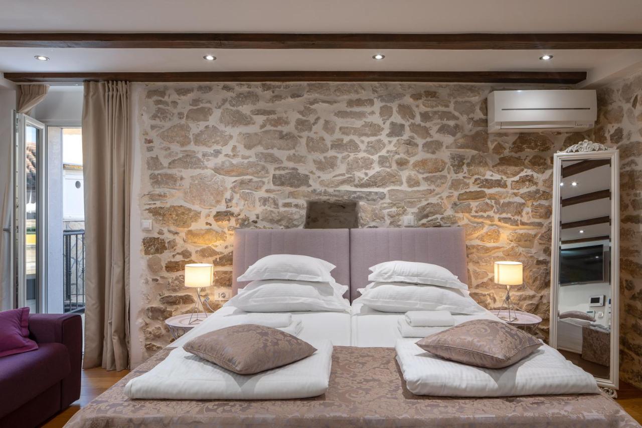 Awesome Stone House Hotel สปลิท ภายนอก รูปภาพ